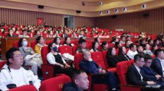 <strong>复杂的AI手艺为通</strong>